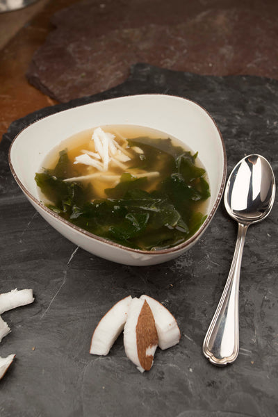 Sopa de miso con algas y fideos de coco